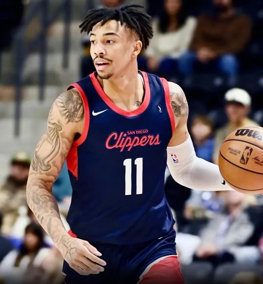 星空娱乐官网 - 洛杉矶快船训练开放日；清晨复出首秀引欢呼；欧冠在即；心理建设被强调