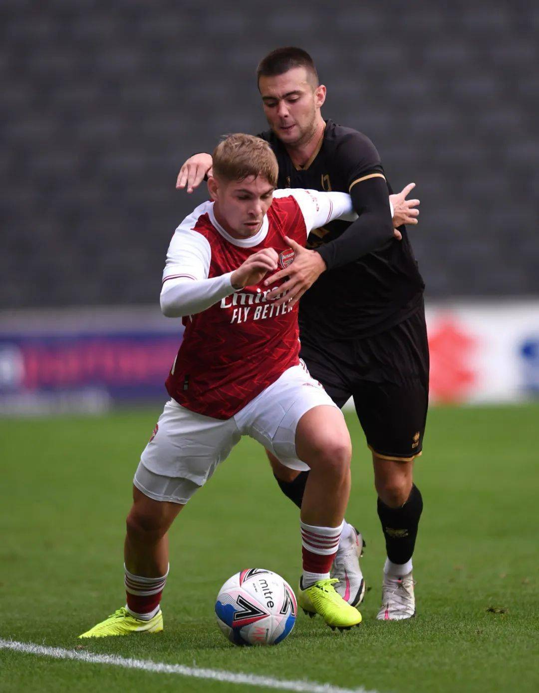 关于转会期社区盾传出新动向；门兴格拉德巴赫防线松动；管理层表态：态度坚定；控场能力受关注的信息