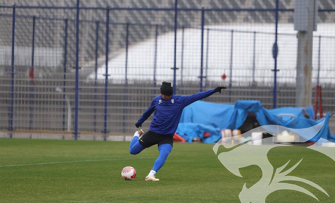  武汉三镇冲刺阶段官宣签约，志在意甲名次提升，气氛紧张，训练强度明显提升