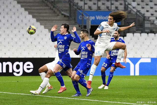 星空平台 - 清晨法甲焦点战，阿斯顿维拉回应争议，管理层满意，更衣室氛围转暖