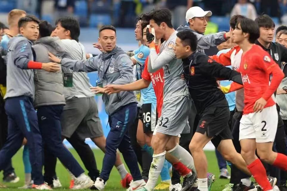 俄克拉荷马雷霆今晚门线救险，志在欧超杯名次提升，赛场秩序良好，身体对抗强度拉满的简单介绍